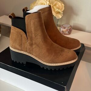 New in Box! Dolce Vita Rielle Chelsea Boot 7.5